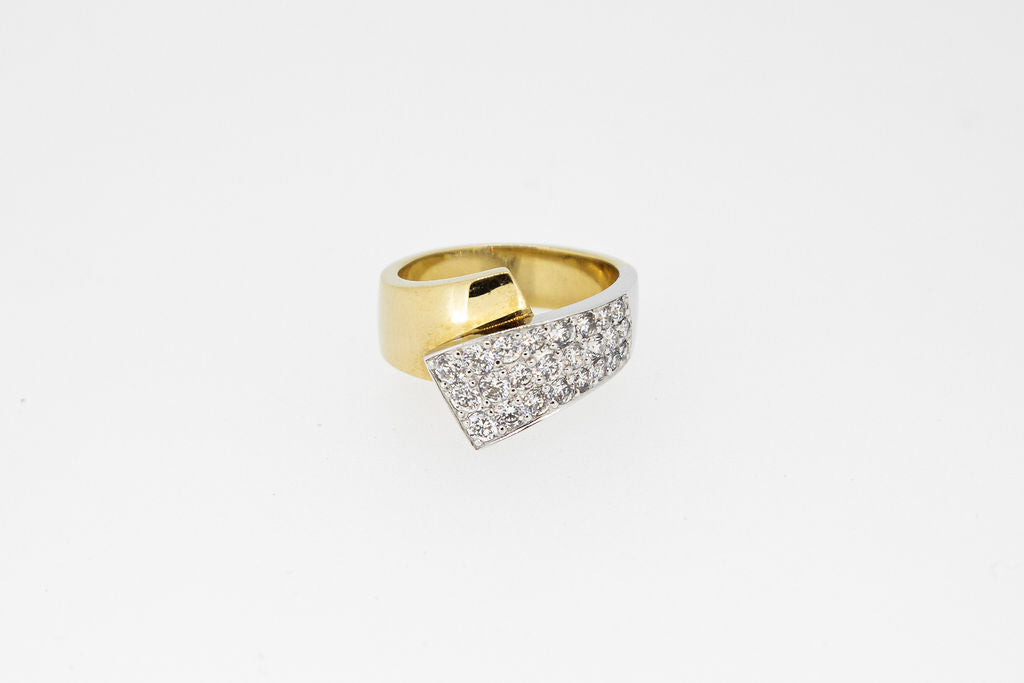 Two-Tone-Bypass-Ring With-Pave-Set diamonds-1